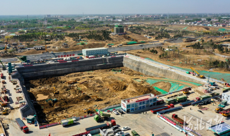 2021年4月14日,无人机航拍正在建设中的雄安城市计算(超算云)中心项目。