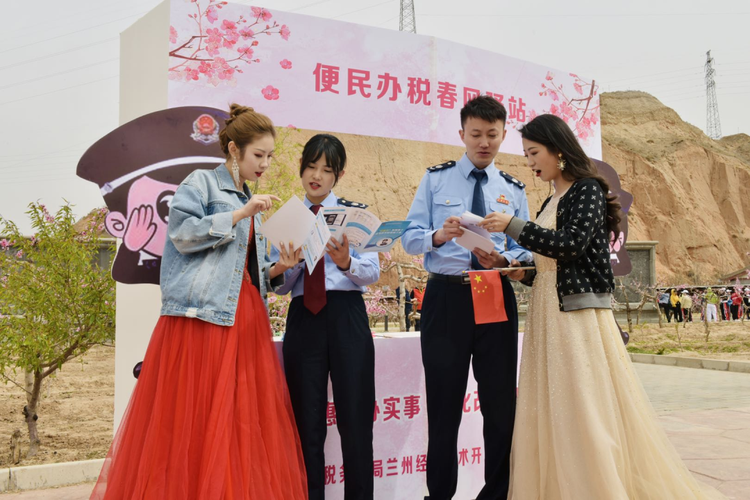 桃花红梨花白 流动“税务蓝”更添彩