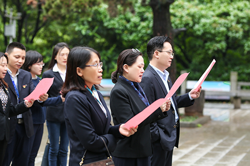 追寻红色记忆 体悟革命精神——进出口银行湖北省分行党委理论学习中心组成员赴施洋烈士陵园开展沉浸式党史学习教育