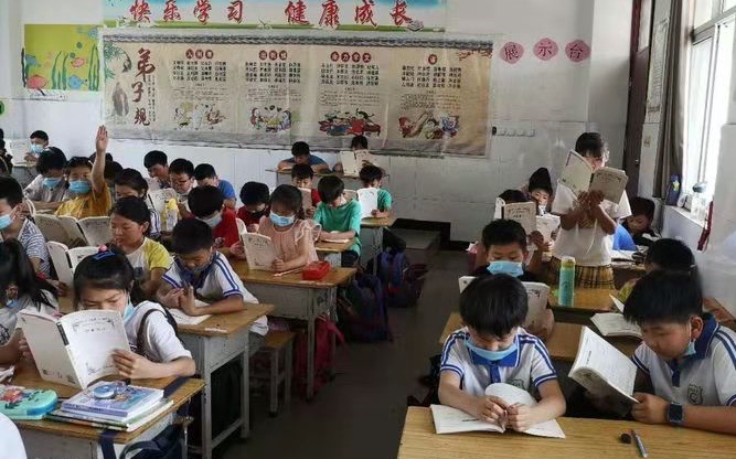 河南内黄县第七实验小学,正在阅读的孩子们。受访者供图