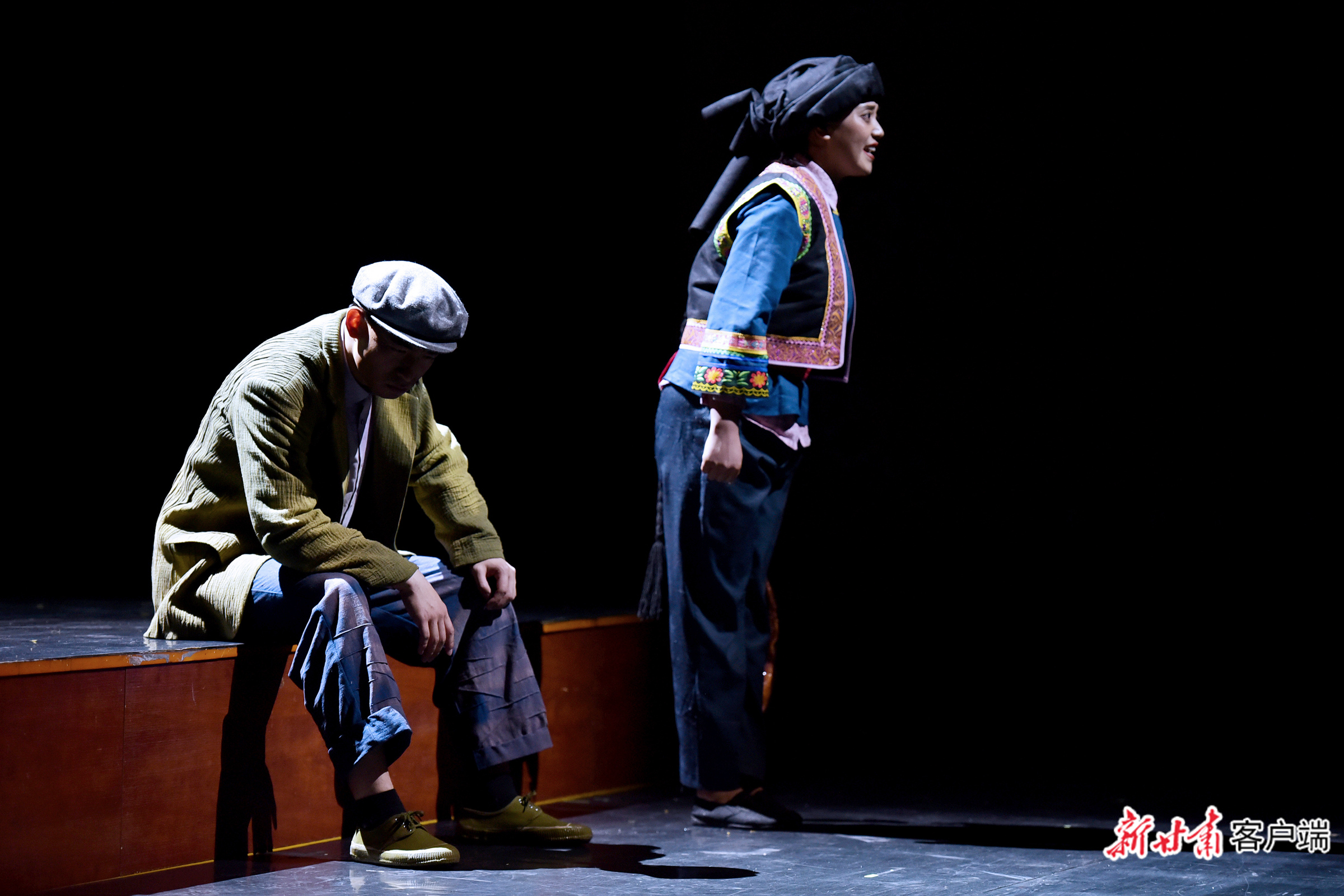 第三幕，拉姆姐给尚志武送来腊肉，鼓励他勤劳致富。新甘肃&middot;甘肃日报记者 韦德占 摄