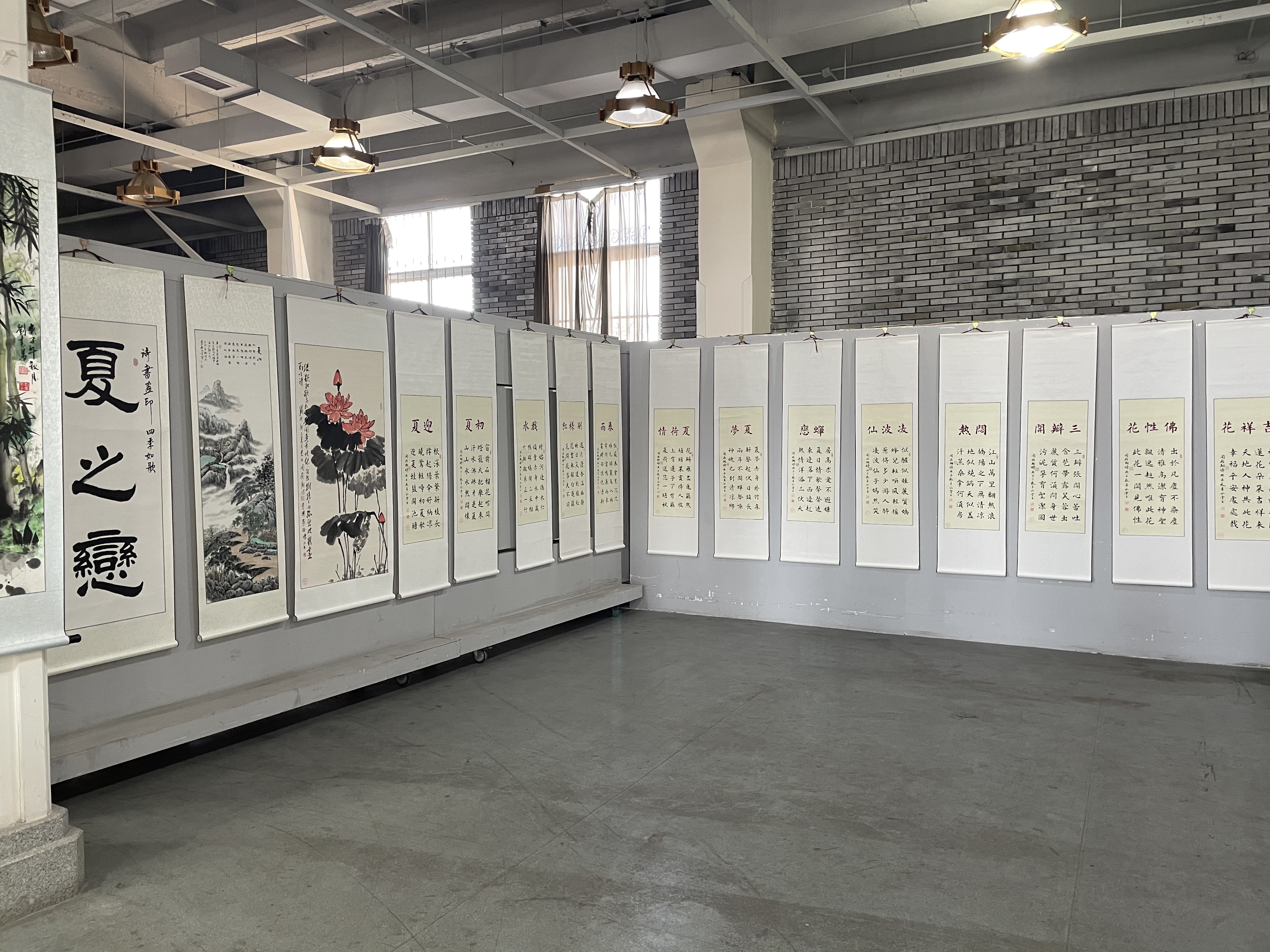 青岛市大港街道联合旗舰级文化机构举办名家书画展礼赞时代风采