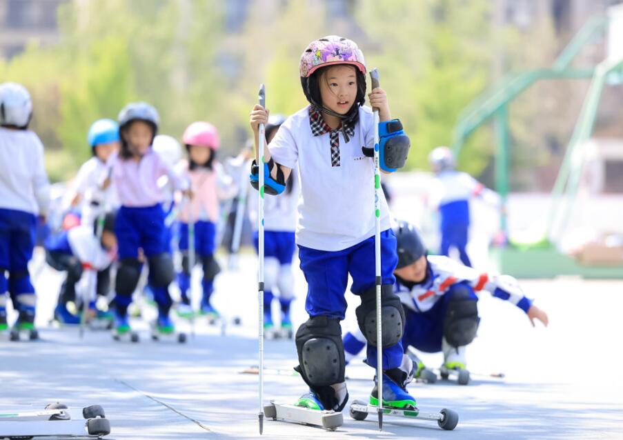 冬季运动进校园 北京景山学校大兴实验学校举办冰雪嘉年华