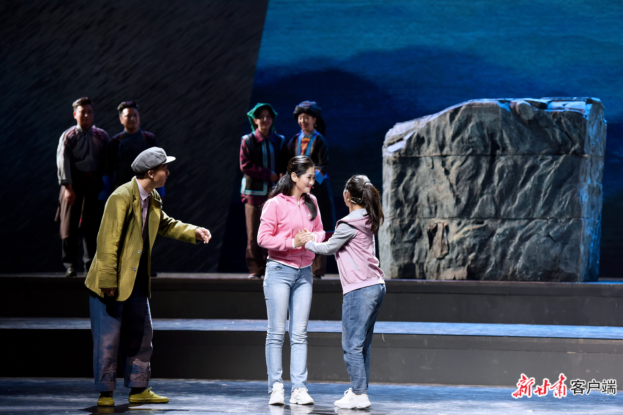 尚志武有感于小娟不顾自身安危倾心帮助自己的举动以及国家切实而详尽的帮扶政策，终于融化了心中的桎梏，决心冲破贫穷冲向富裕。新甘肃&middot;甘肃日报记者 韦德占 摄