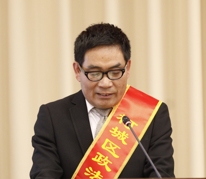 柯城区召开政法队伍教育整顿推进会暨政法系统英模先进事迹报告会凤凰