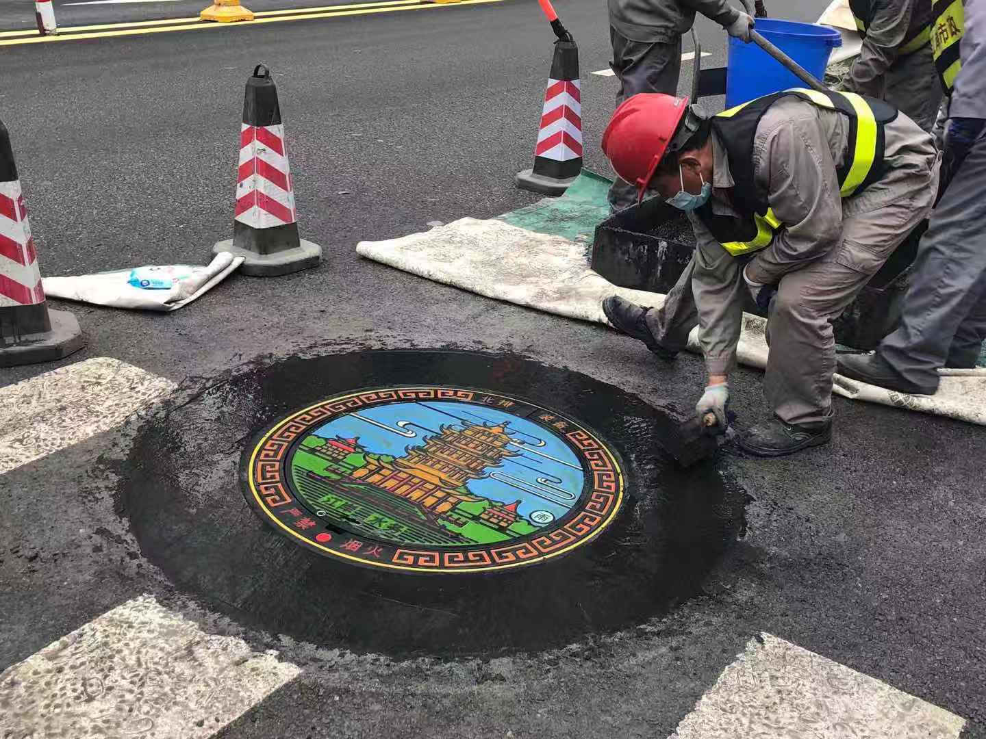 (通讯员供图)为切实解决井盖问题,努力让城市更有序,更有品位,人民