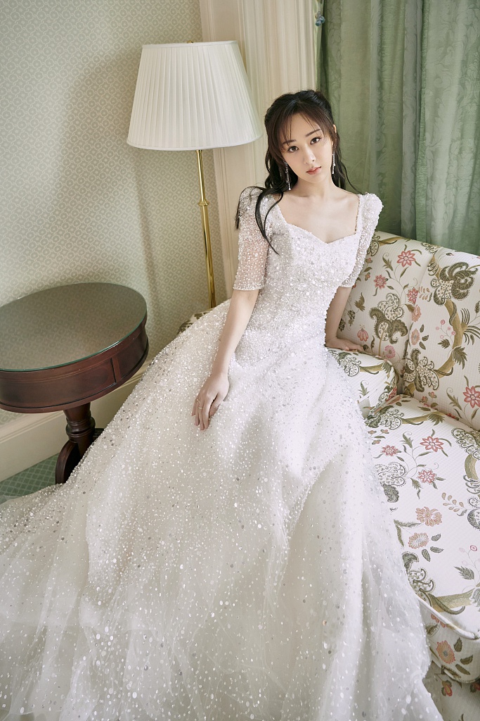 杨紫穿婚纱照片图片