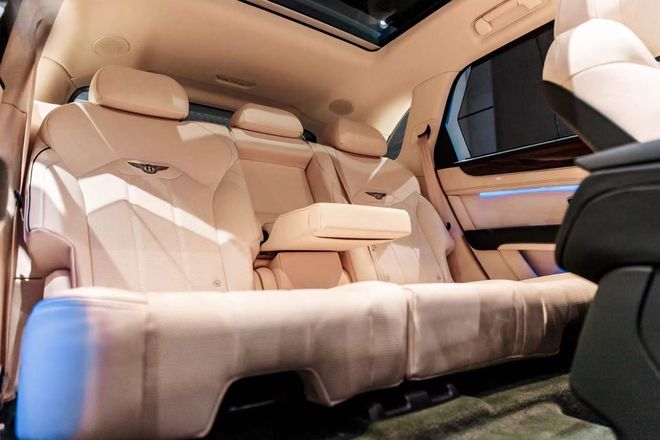 21款宾利添越薄荷绿现车有点小清新