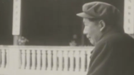 毛泽东有多爱吃辣？在水果上撒辣椒粉，笑称：无辣椒不革命