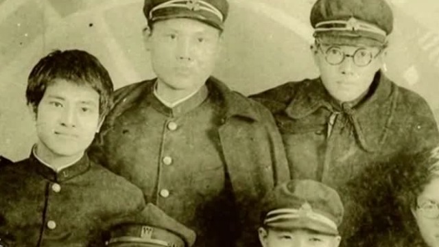 钟浩东用功过度患上神经衰弱症，这也使他能和妻子蒋碧玉相识