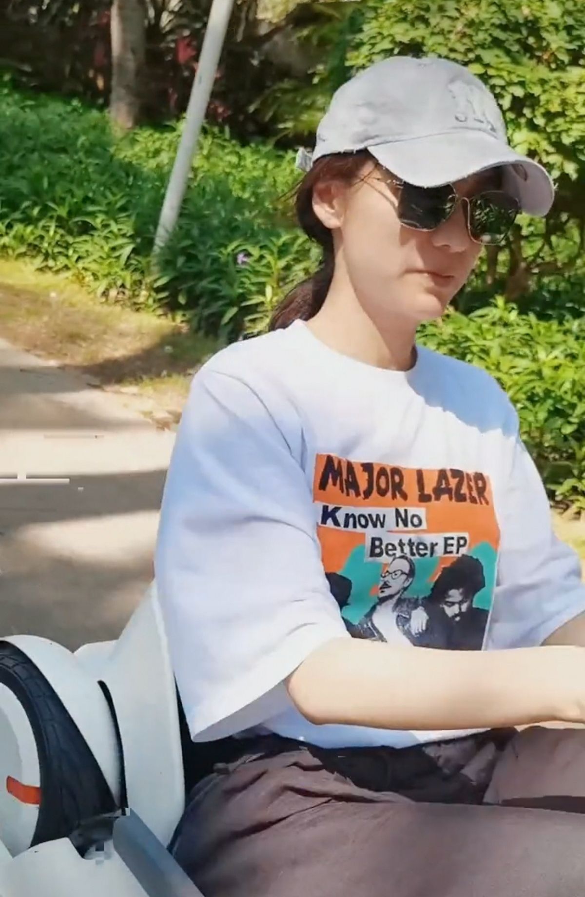 吕一晒和钱泳辰度假照，浪姐成团失败不碍心情好，结婚5年仍无子