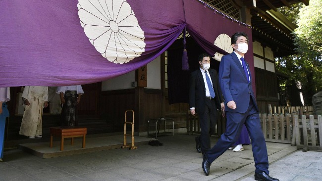 安倍参拜靖国神社 日本首相菅义伟供奉祭品