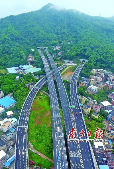 城市 广州 正文广河高速凤凰山隧道段.南方日报记者 符超军 摄