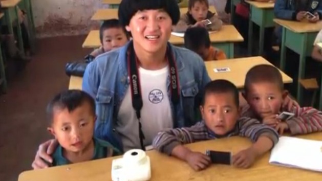 自由摄影师每年都会去大凉山拍照：向外传达他们的需要