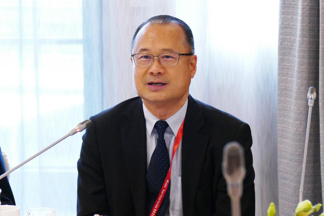 香港新华集团主席蔡冠深