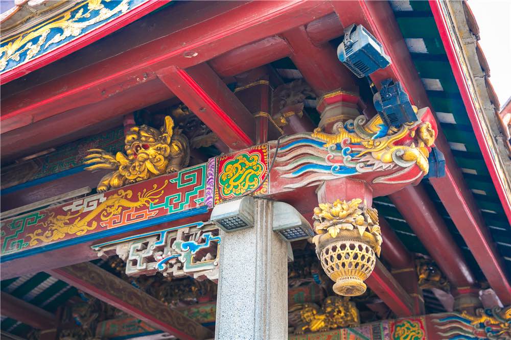 青龙古庙梁上木雕局部