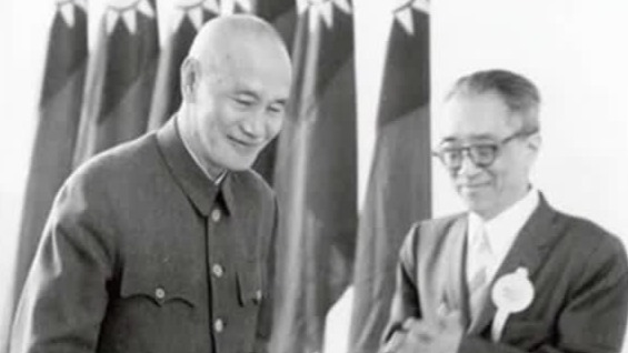 胡适回到台湾后，蒋介石亲自迎接，双方却发生了冲突