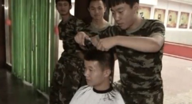 天津港爆炸幸存消防员张梦凡退伍，和战友的日子成了如烟的往事