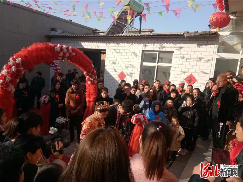 石静与孙征明“零彩礼”婚礼现场。(资料片)