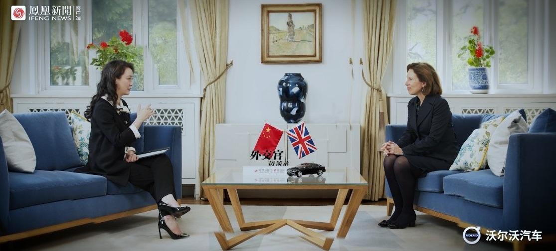 英国驻华大使：疫情期间，我们更应加倍努力推动两性平等问题