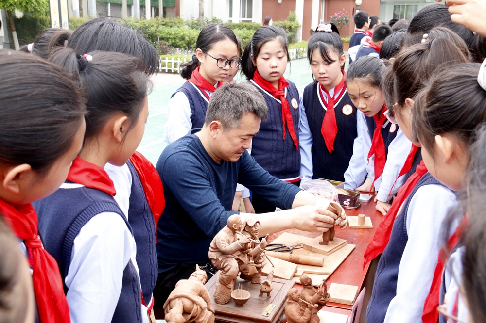 “2021年西安市非遗保护校园行”活动走进雁塔路小学