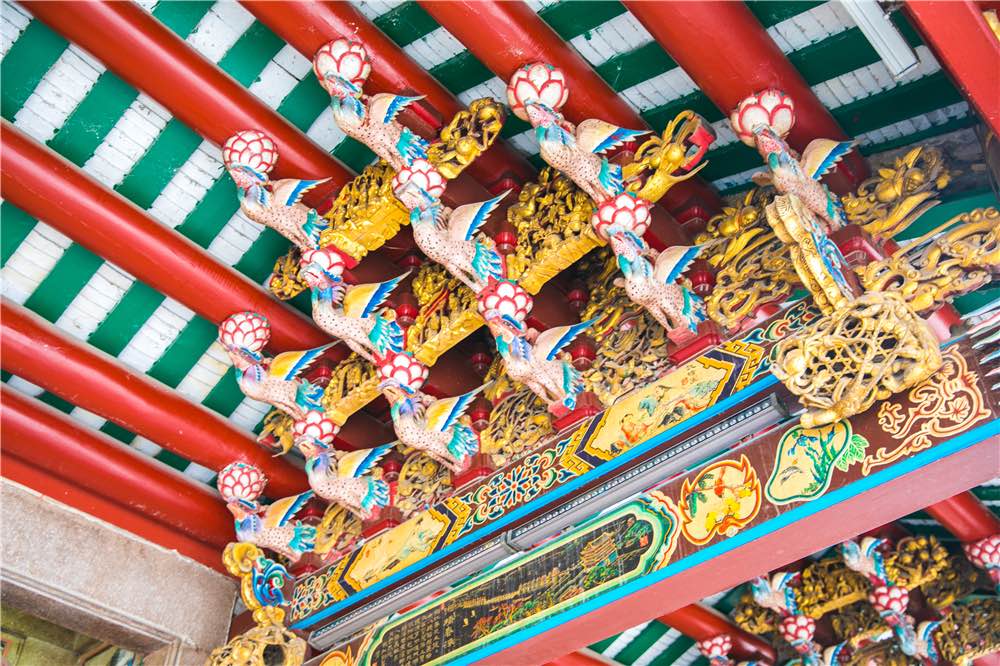 青龙古庙梁上木雕局部