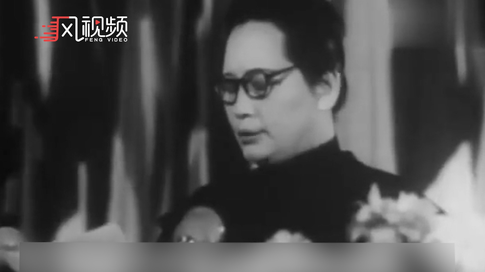 1952年，宋庆龄参加亚太区域和平会议并发表演讲，37国代表齐鼓掌