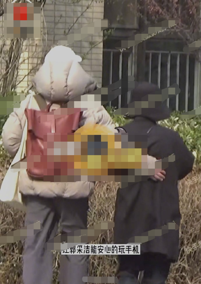 郭采洁曝新恋情？与男方牵手搂腰宛如热恋