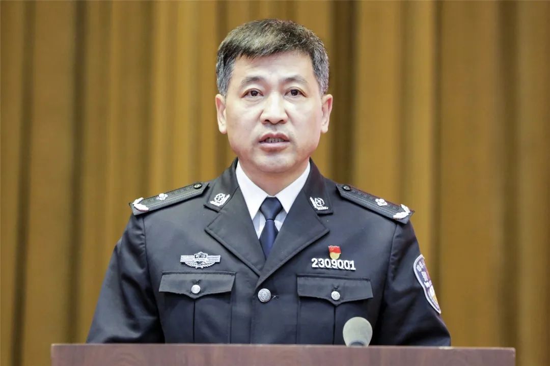 七台河监狱党委书记,监狱长穆连波以"发挥头雁效应,扎实推进干警队伍