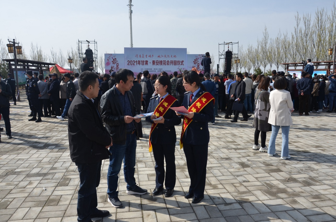 桃花红梨花白 流动“税务蓝”更添彩