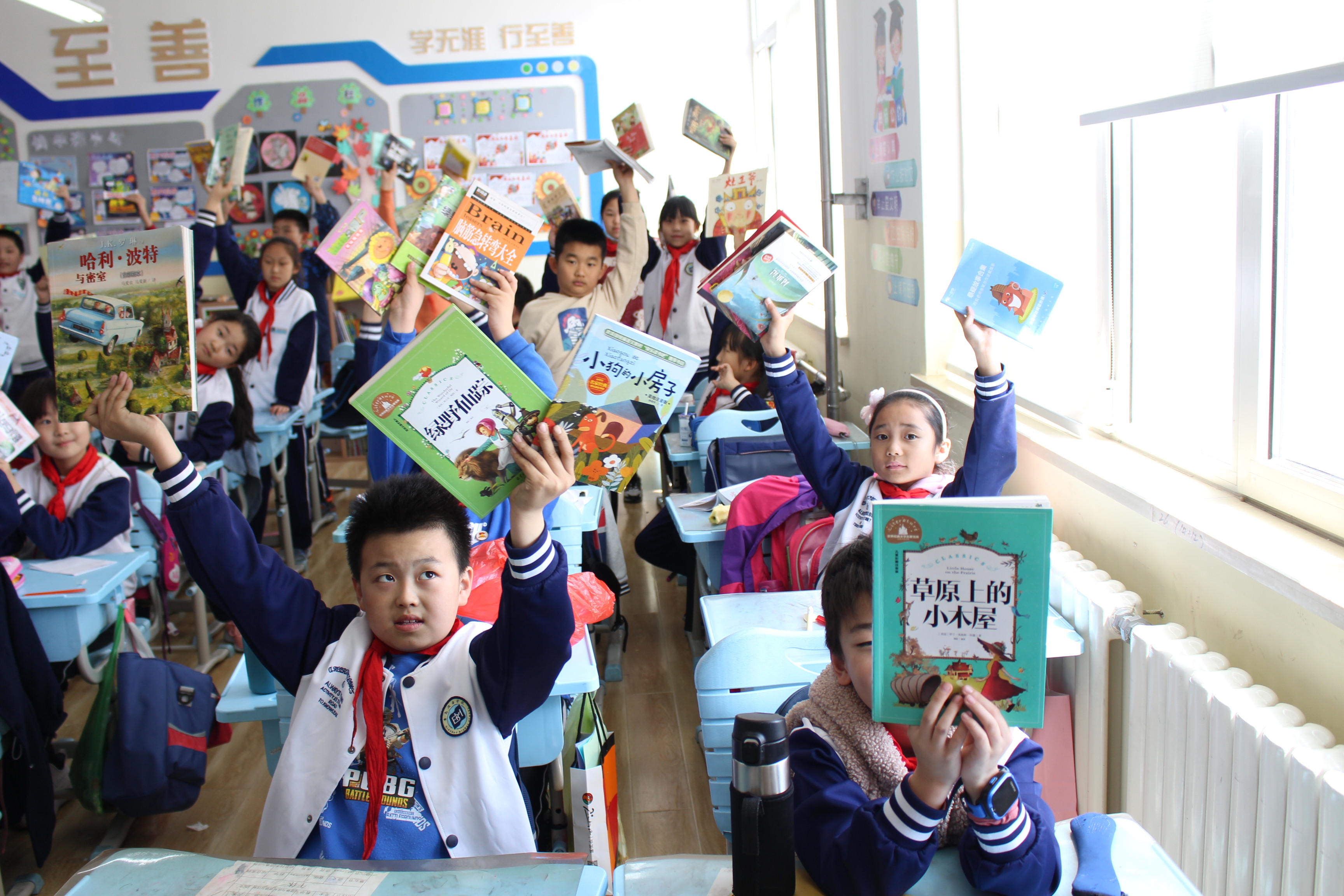 春风袅袅书韵作伴青岛滨海学校读书节迎春启幕