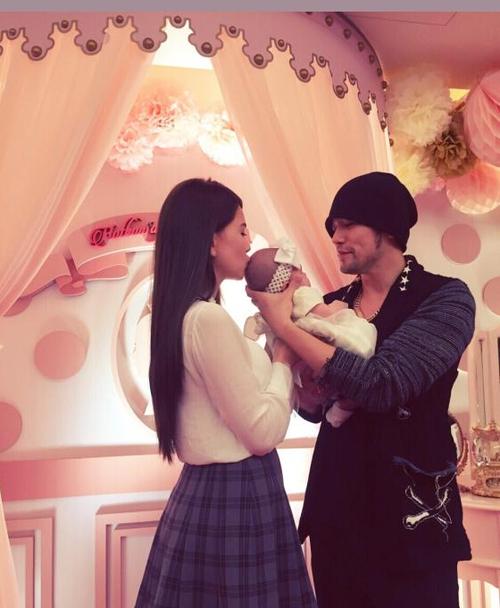 周杰伦为女儿建粉红色城堡