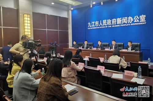 新闻发布会