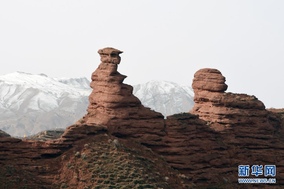 这是平山湖大峡谷一景(4月25日摄) 新华社记者 范培珅 摄