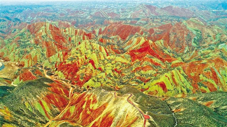 雄伟壮丽的“兰州水墨丹霞” 掌上兰州&middot;兰州晨报首席记者 田蹊 摄