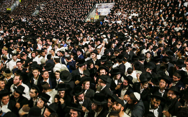 数万名犹太人参加以色列北部梅隆山的一场宗教活动