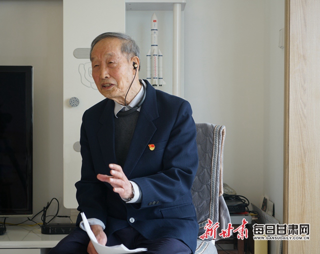 著名真空科技专家、航天510所原所长达道安接受记者采访 王占东 摄
