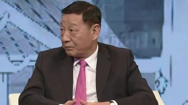 中国经济最重要的是现代化问题，政府应该转变为公共服务型政府