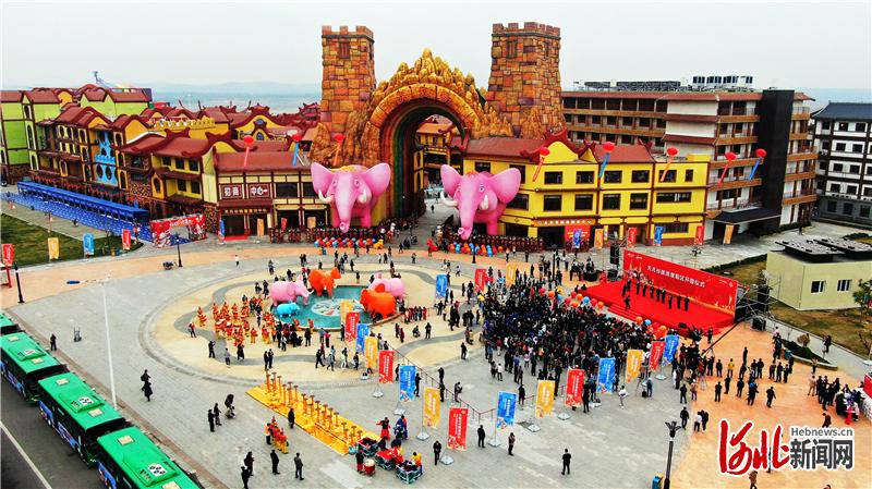 4月30日，河北迁安市天元谷旅游度假区开园仪式现场。 通讯员赵冠军摄