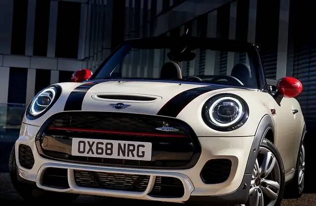 这台小型敞篷车,2.0t 8at,6.5秒就能破百!