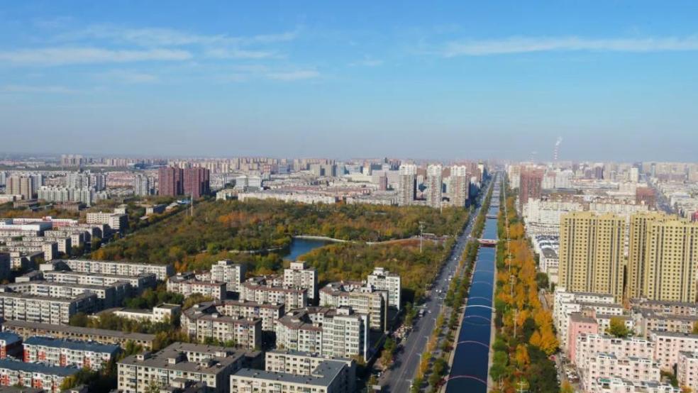 从卫工南街，俯看西侧的劳动公园 图片来源于网络