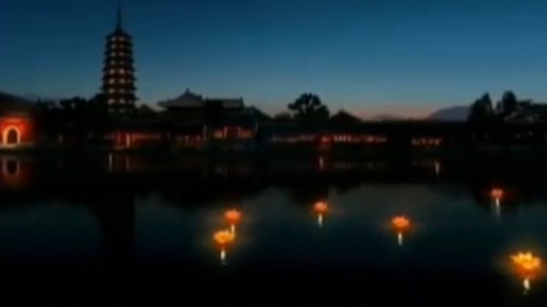 琉璃塔是大报恩寺的核心建筑，有144盏油灯确保夜夜灯明塔亮