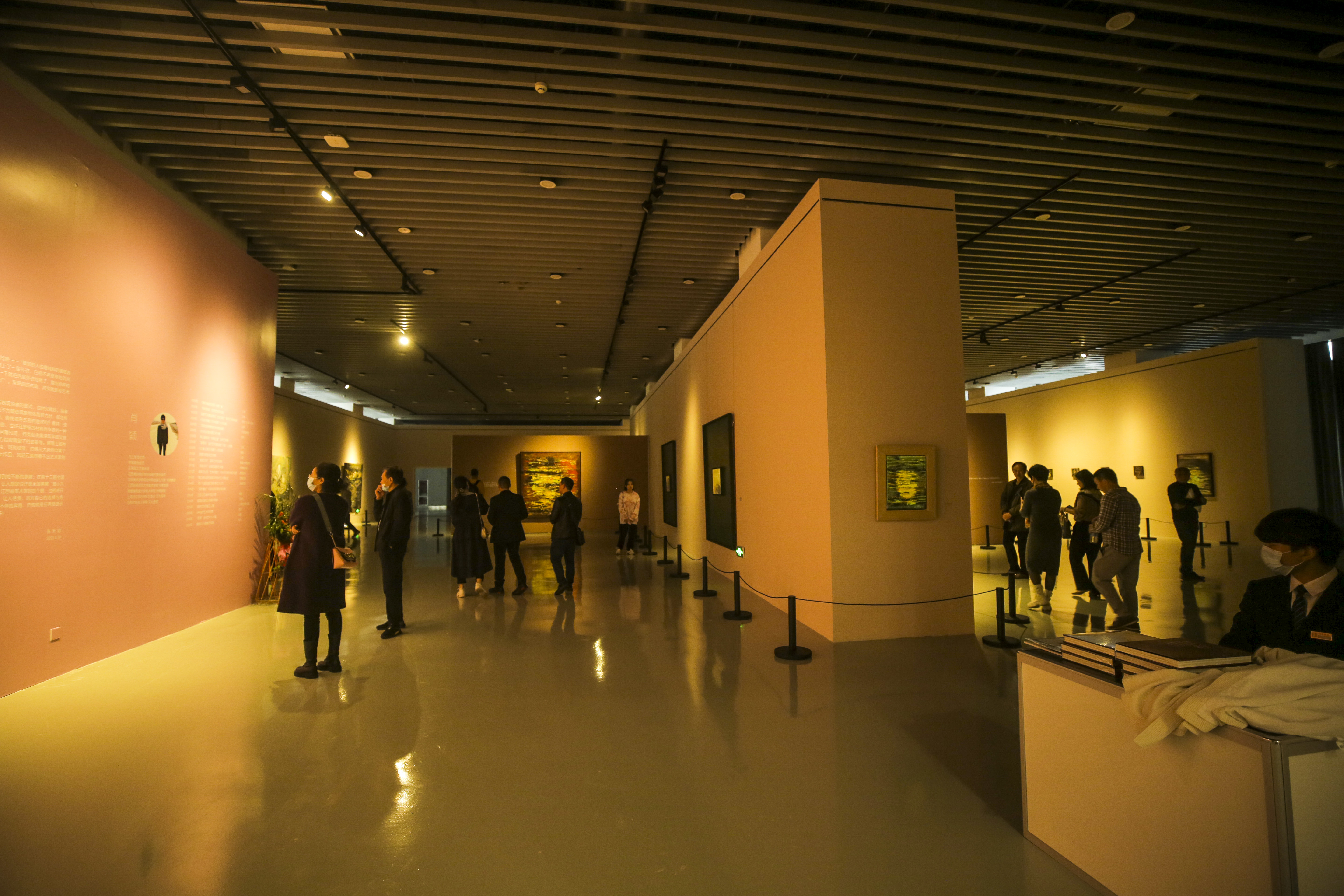 “一花一人一世界”展览现场