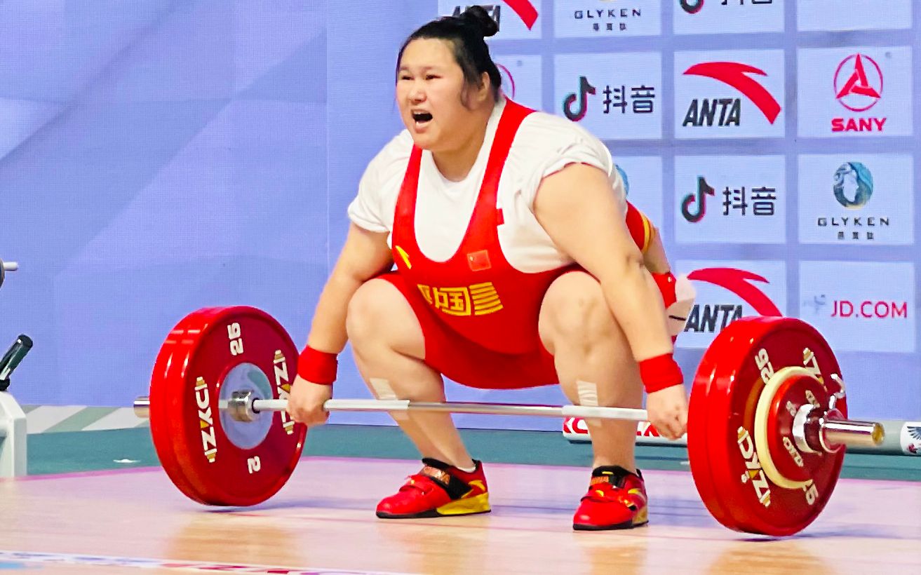 李雯雯打破3项世界纪录摘金。图/新华社
