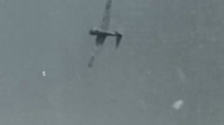 1938年，中国空军飞往日本上空散发反战传单