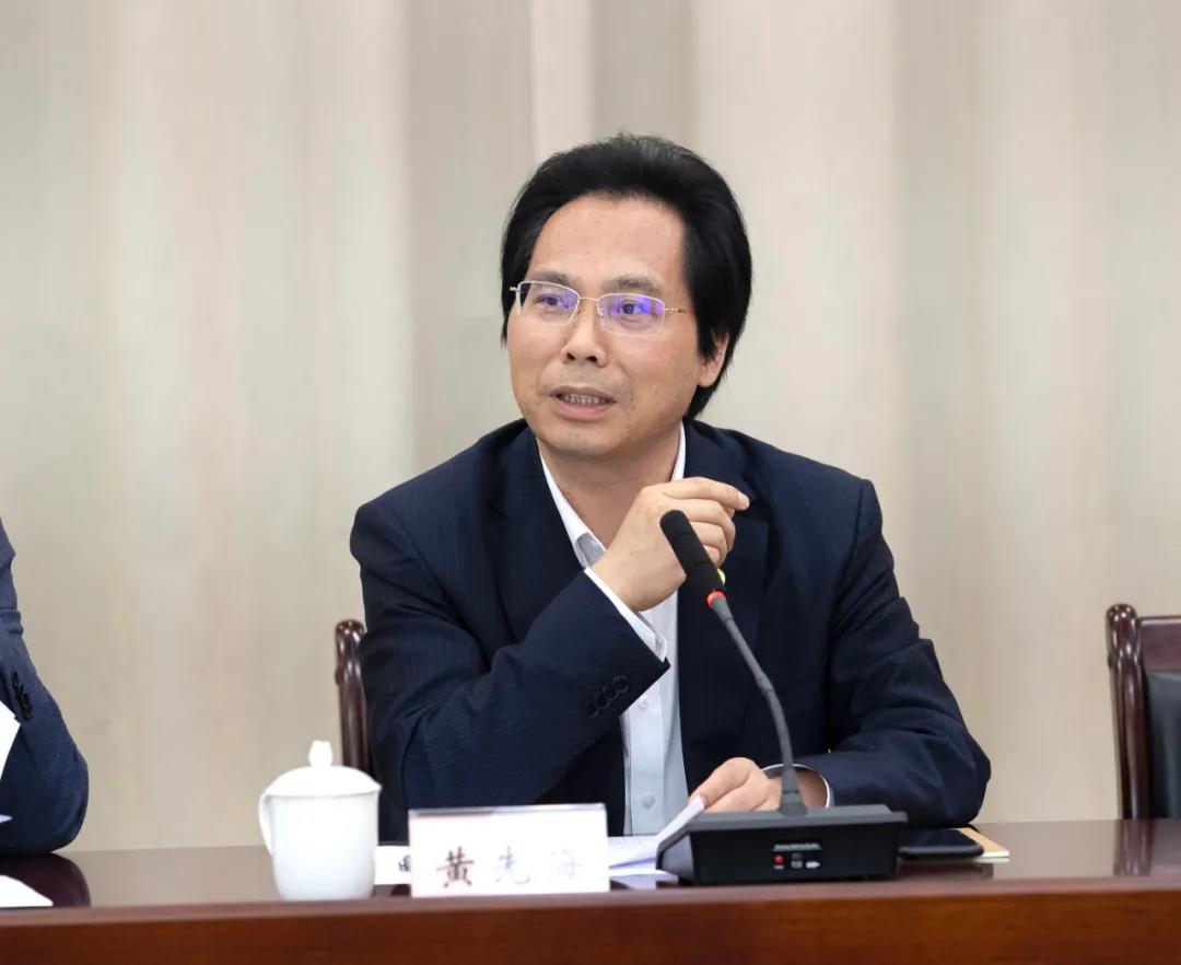 县领导俞佩芬,戴翀,张建顺,张昆仑,楼新有等参加座谈.