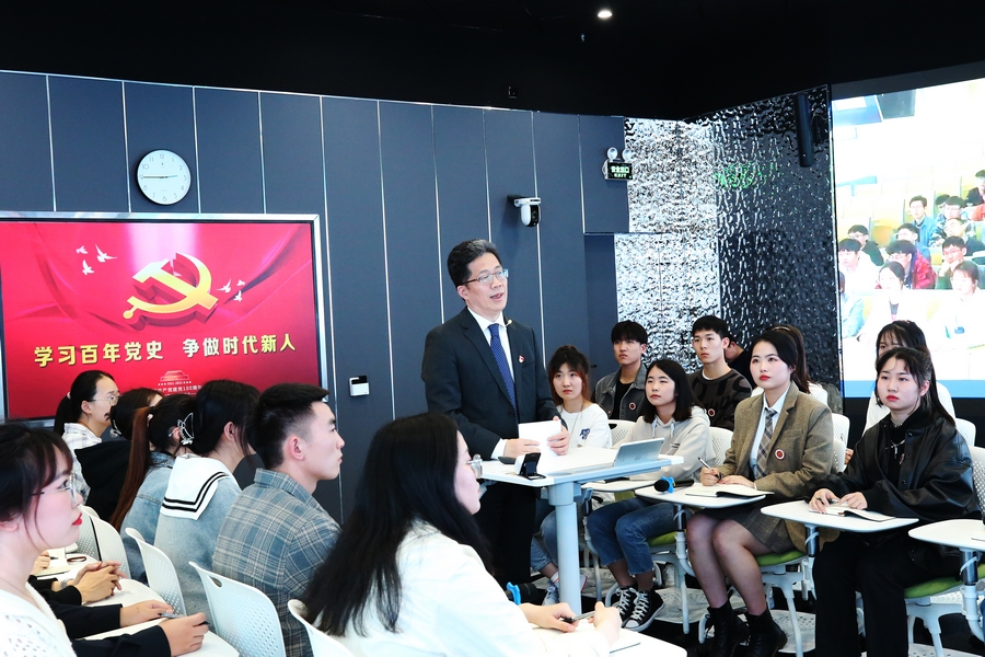 齐鲁工大三万师生齐聚云端 共上一堂党史课