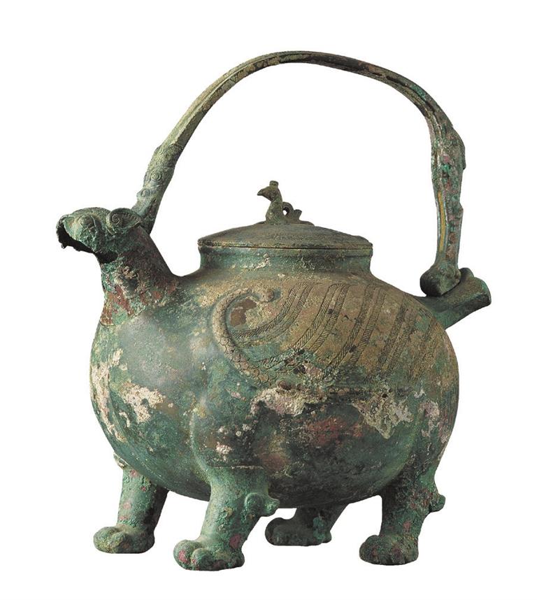 现藏于甘肃省博物馆的翼兽形提梁盉