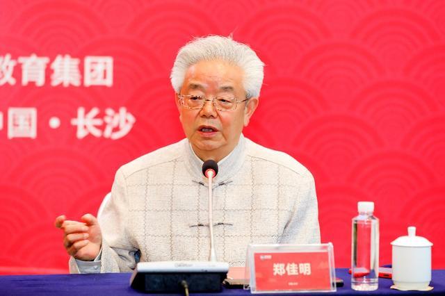曾任岳簏区区长,长沙市委常委,长沙市委宣传部部长,湖南省委宣传部副
