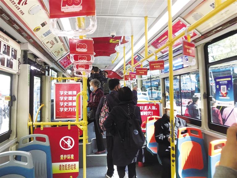 “变身”移动课堂 兰州首条“红色公交专线”长这样